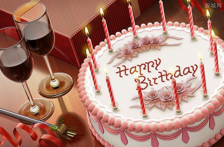 窦靖童为奶奶庆生 生日蛋糕价格一般多少钱