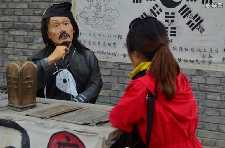 7人算命行骗被抓 只需50元一位便可看相算卦