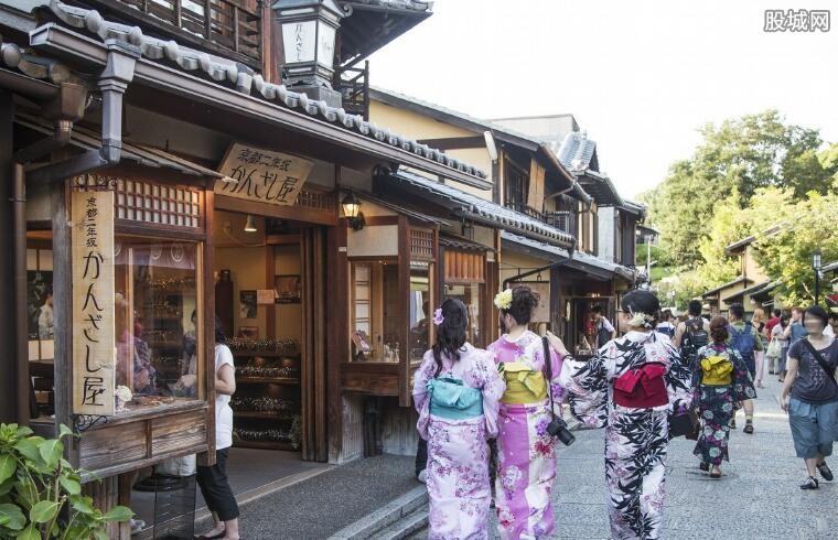 日本景点遭涂鸦 日本旅游七天多少钱