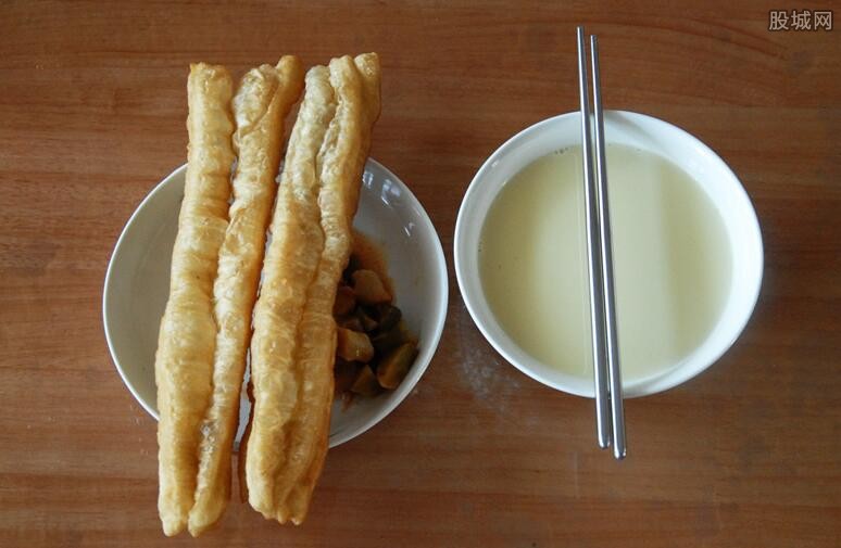 卖油条生意火爆