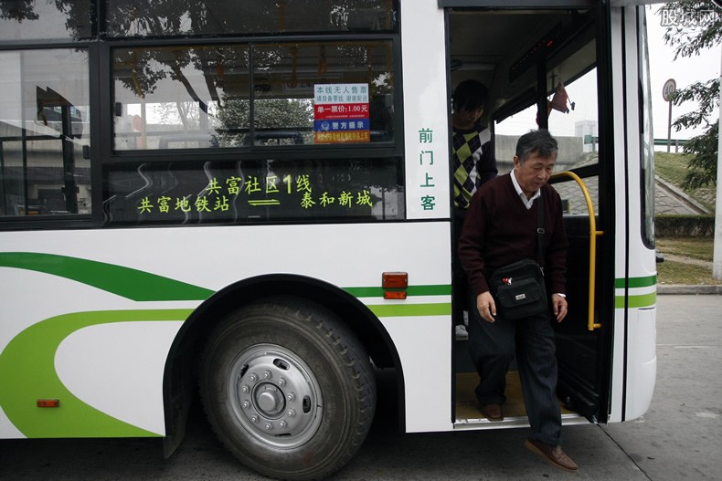 上海乘坐公交必须佩戴口罩 尽可能使用