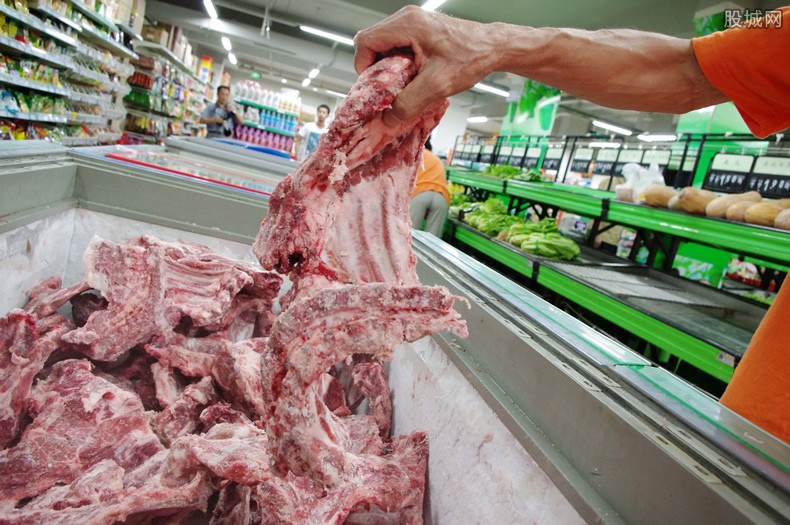 2万吨中央储备冻猪肉在路上