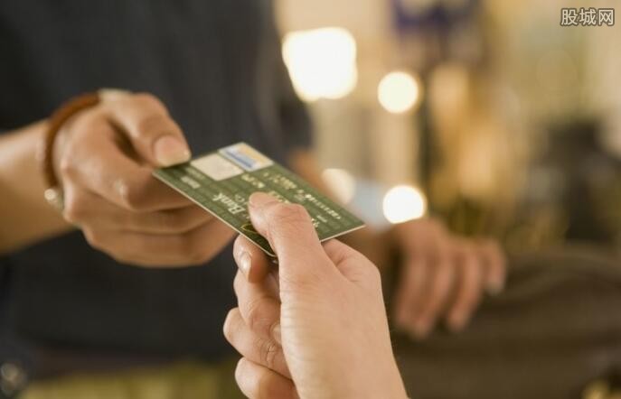 信用卡到期没钱还怎么办？可以选择偿还最低还款额