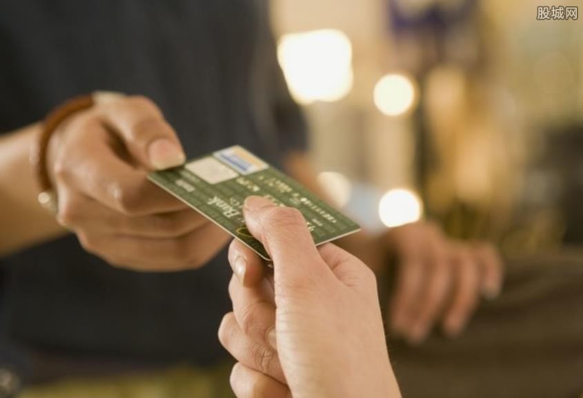 信用卡挂失补卡卡号和原来一样吗？有效期会发生改变吗